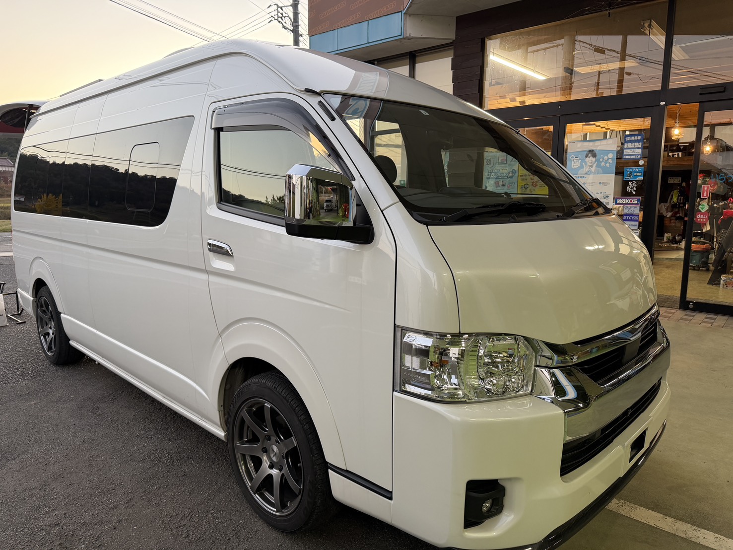 入荷しました！ キャンパー特装車ディーゼル4WDベースのRacingBOX